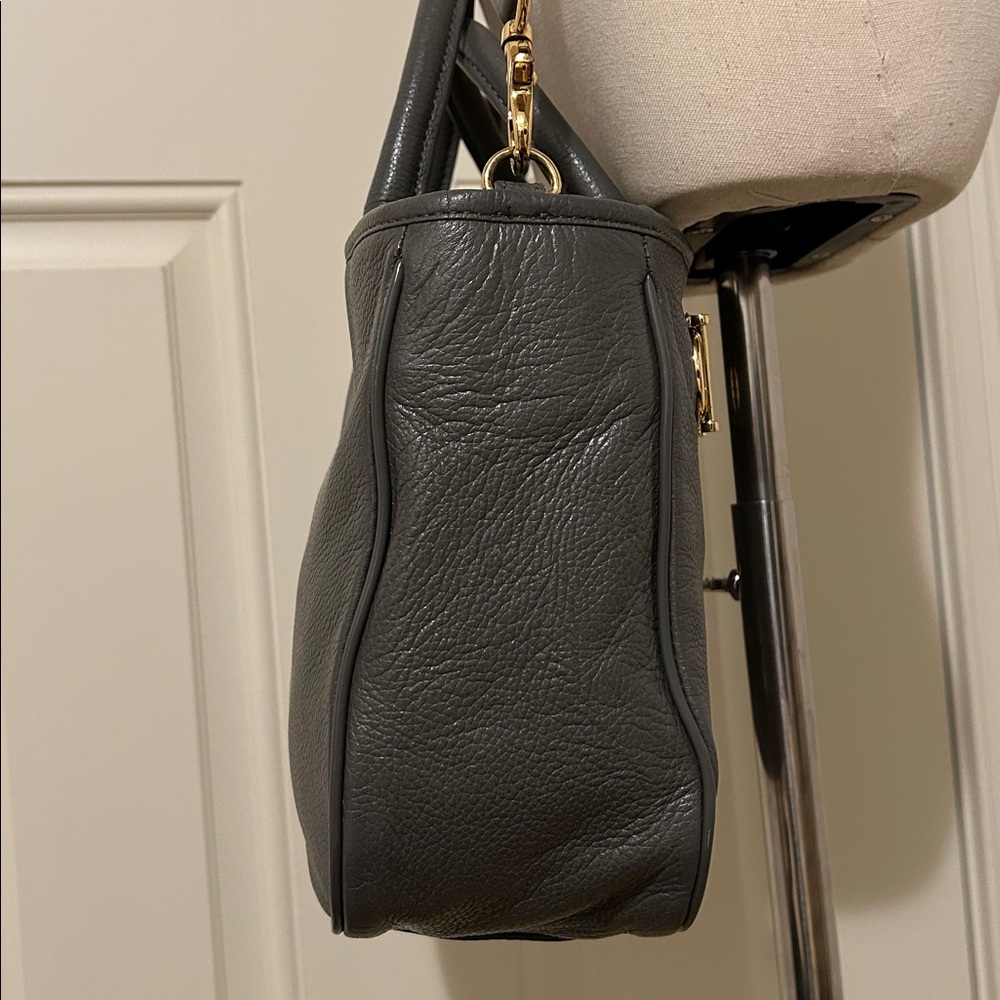 Tory Burch Gray Pebbled Leather Horsebit 2 Way Crossbody Hand Bag - Picture 5 of 13